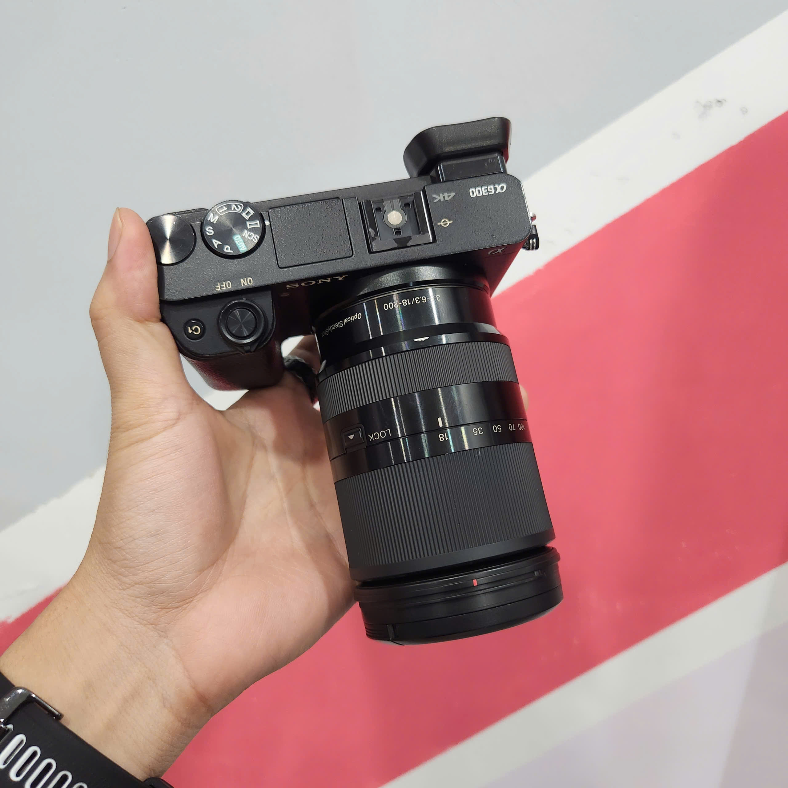 Combo Sony a6300+ Sony 18-200mm OSS