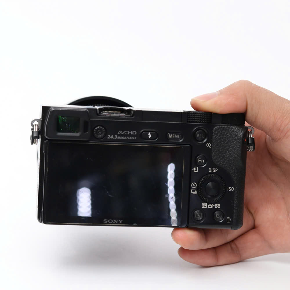 Combo Sony A6000+ Sigma 30mm F/1.4 DC DN nhỏ gọn, đa dụng, xóa phông tốt