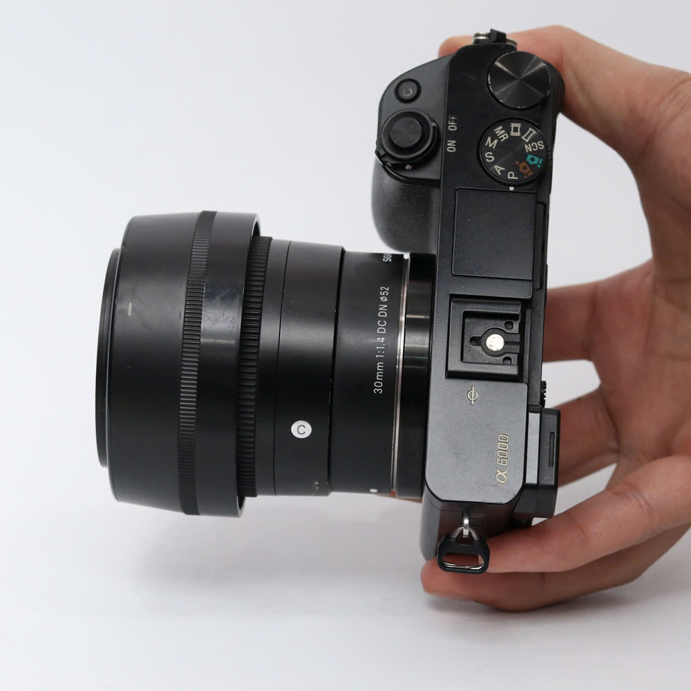 Combo Sony A6000+ Sigma 30mm F/1.4 DC DN nhỏ gọn, đa dụng, xóa phông tốt