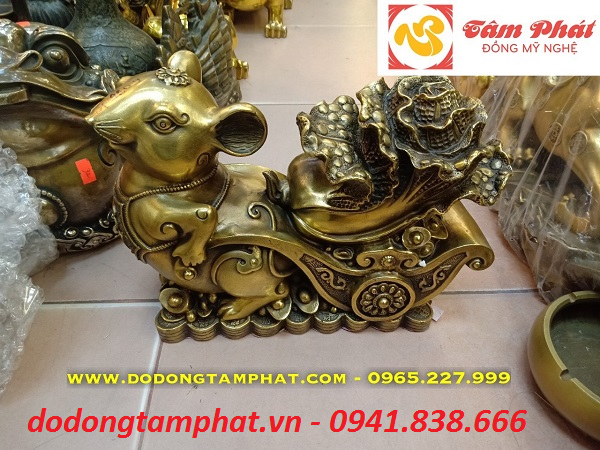 Linh vật chuột bách tài. 