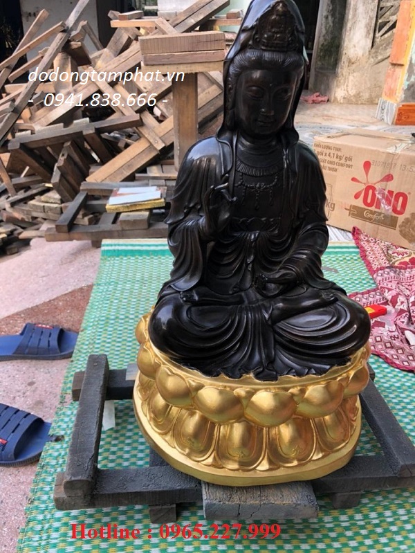 Tượng đồng Quan Âm ngồi thiền trên tòa sen 