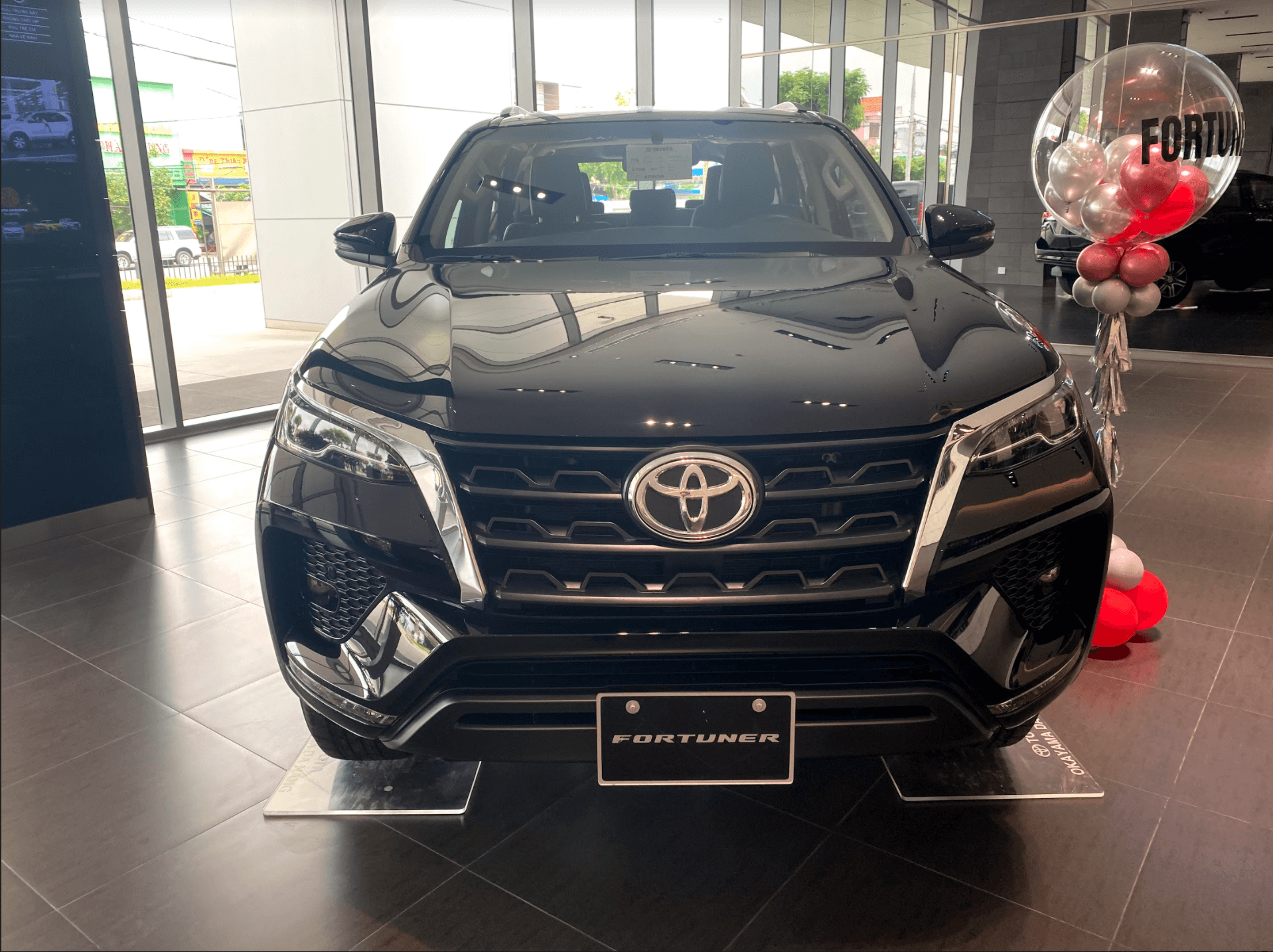 Hãng xe toyota fortuner trang bị bộ lưới tản nhiệt nổi bật