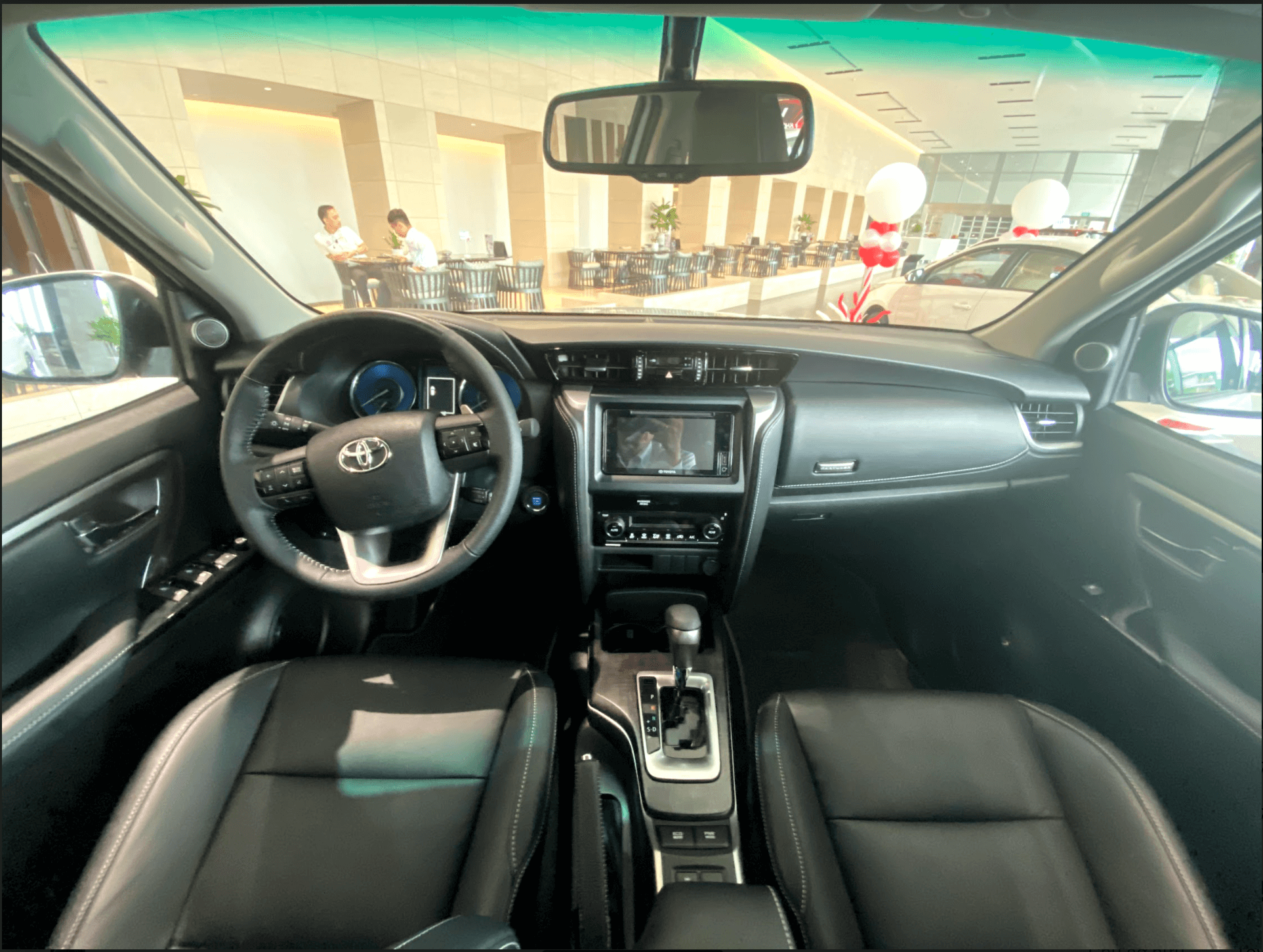 Toyota fortuner legender 2020 có lhoang cabin rộng rãi