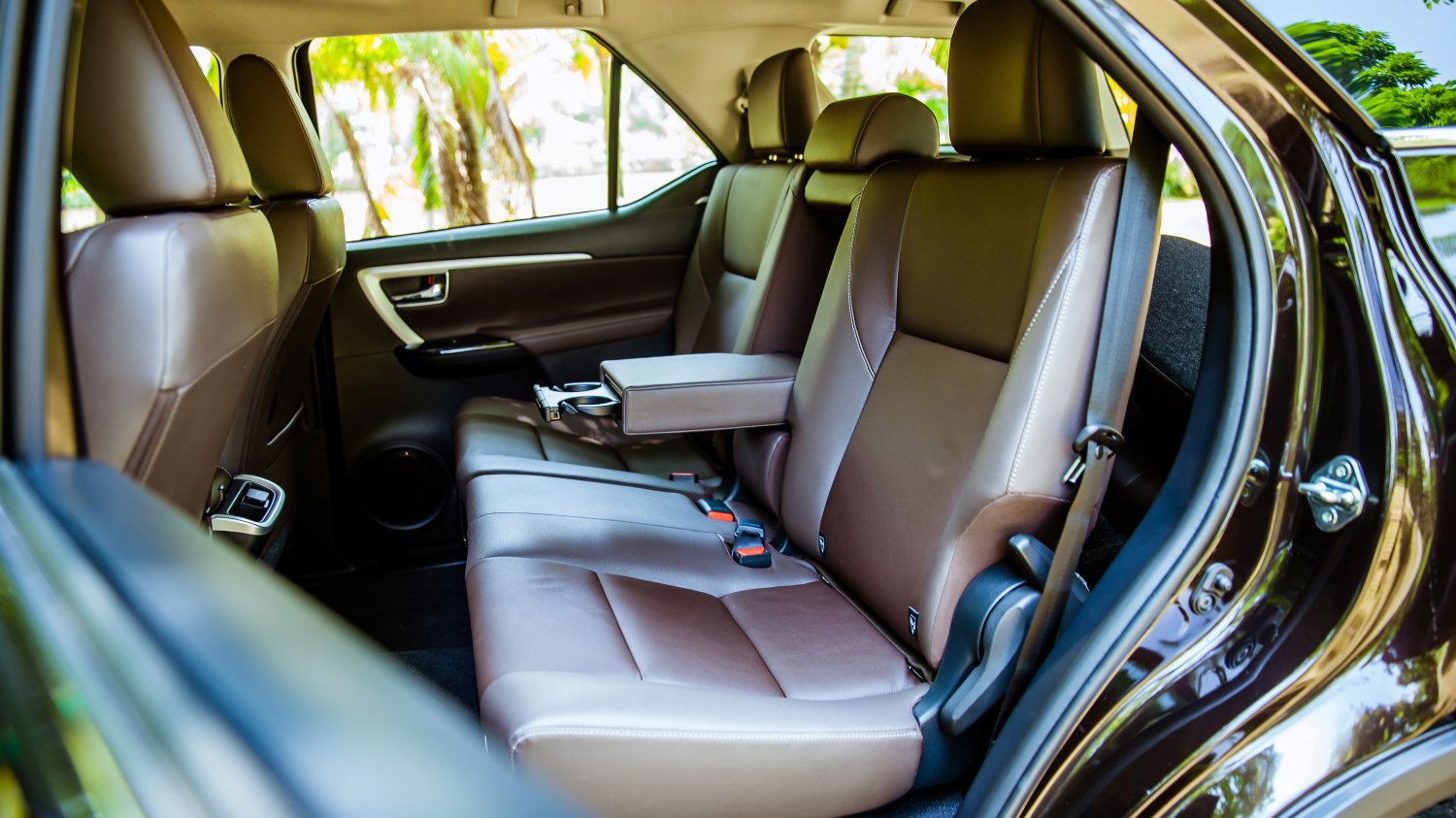 2020 toyota fortuner car has an optional seat system of leather/felt material