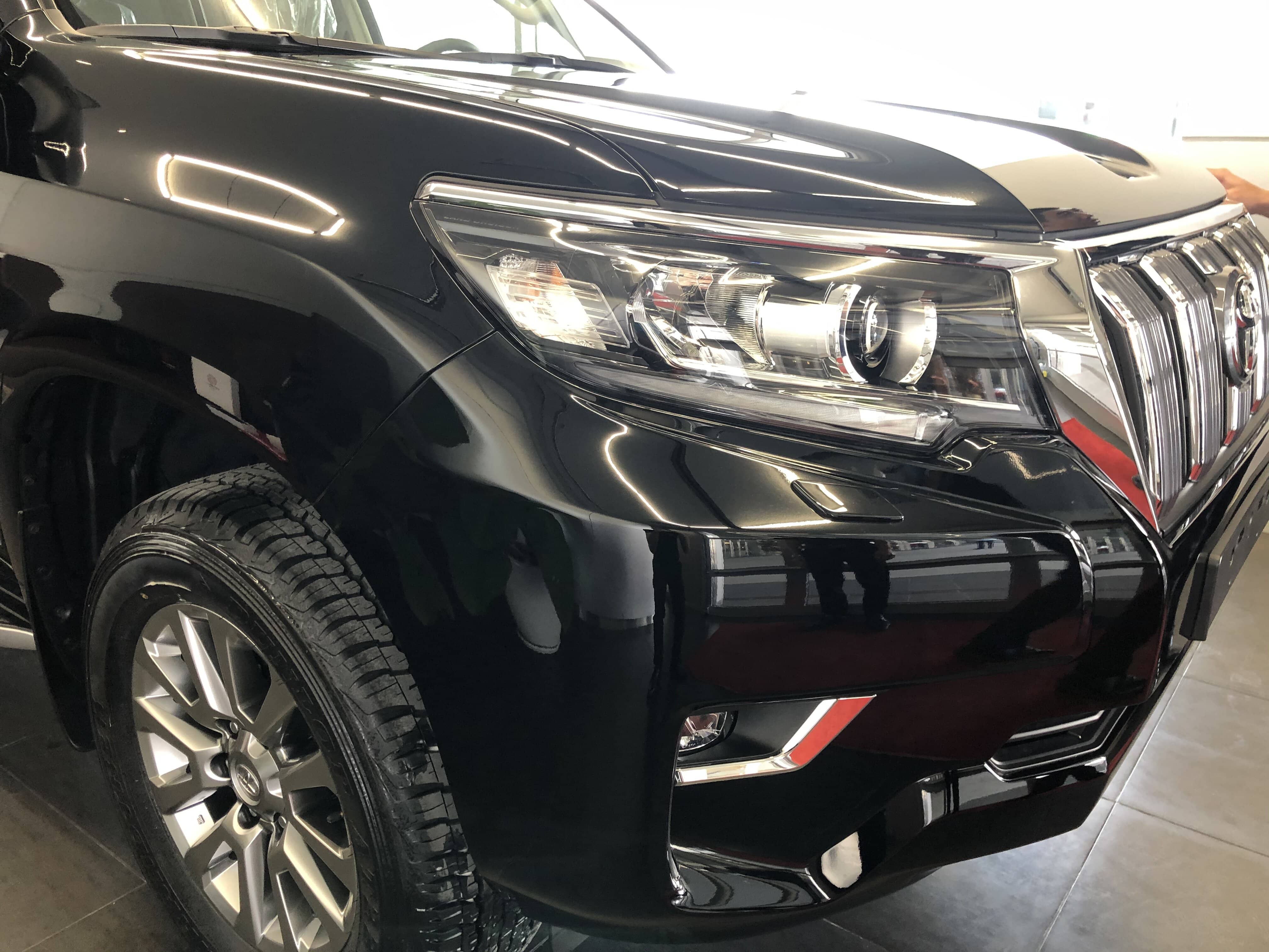 Toyota Land Cruiser Prado Đà Nẵng có hệ thống đèn pha hình khối cầu công nghệ chiếu sáng LED hiện đại