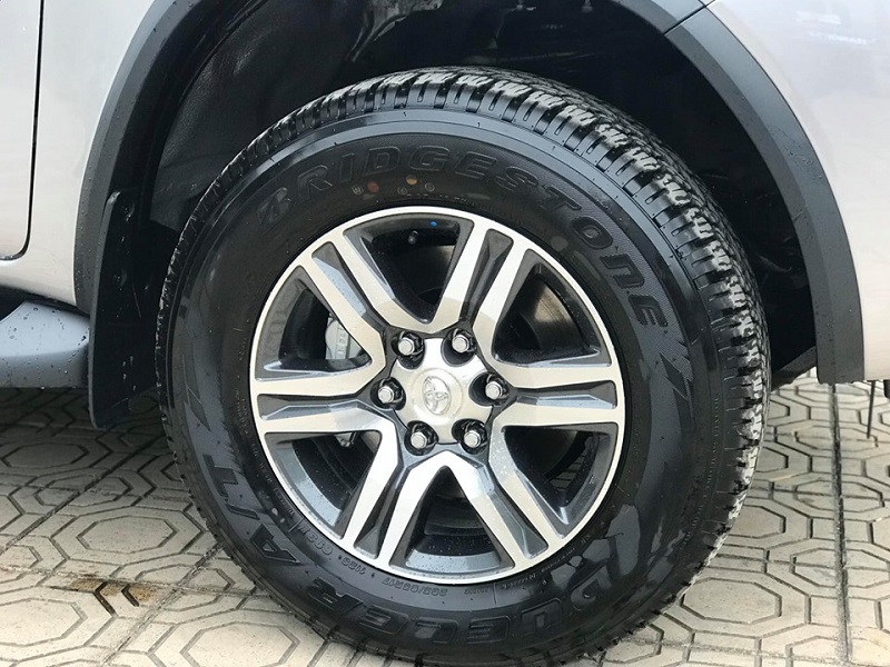 Toyota fortuner 2020 car has 18-inch wheels