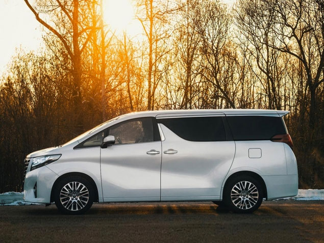 Mẫu xe Alphard Luxury hạng sang