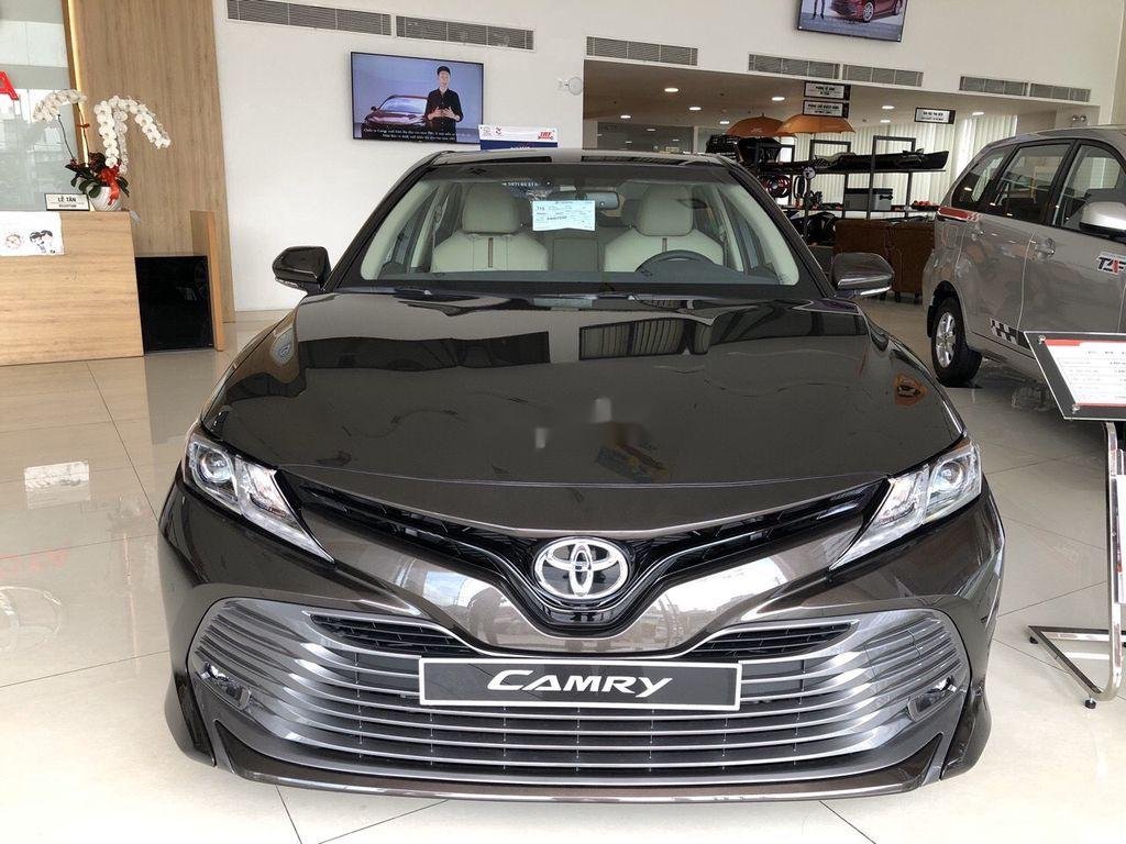 Toyota Camry sang trọng cho tuổi thân