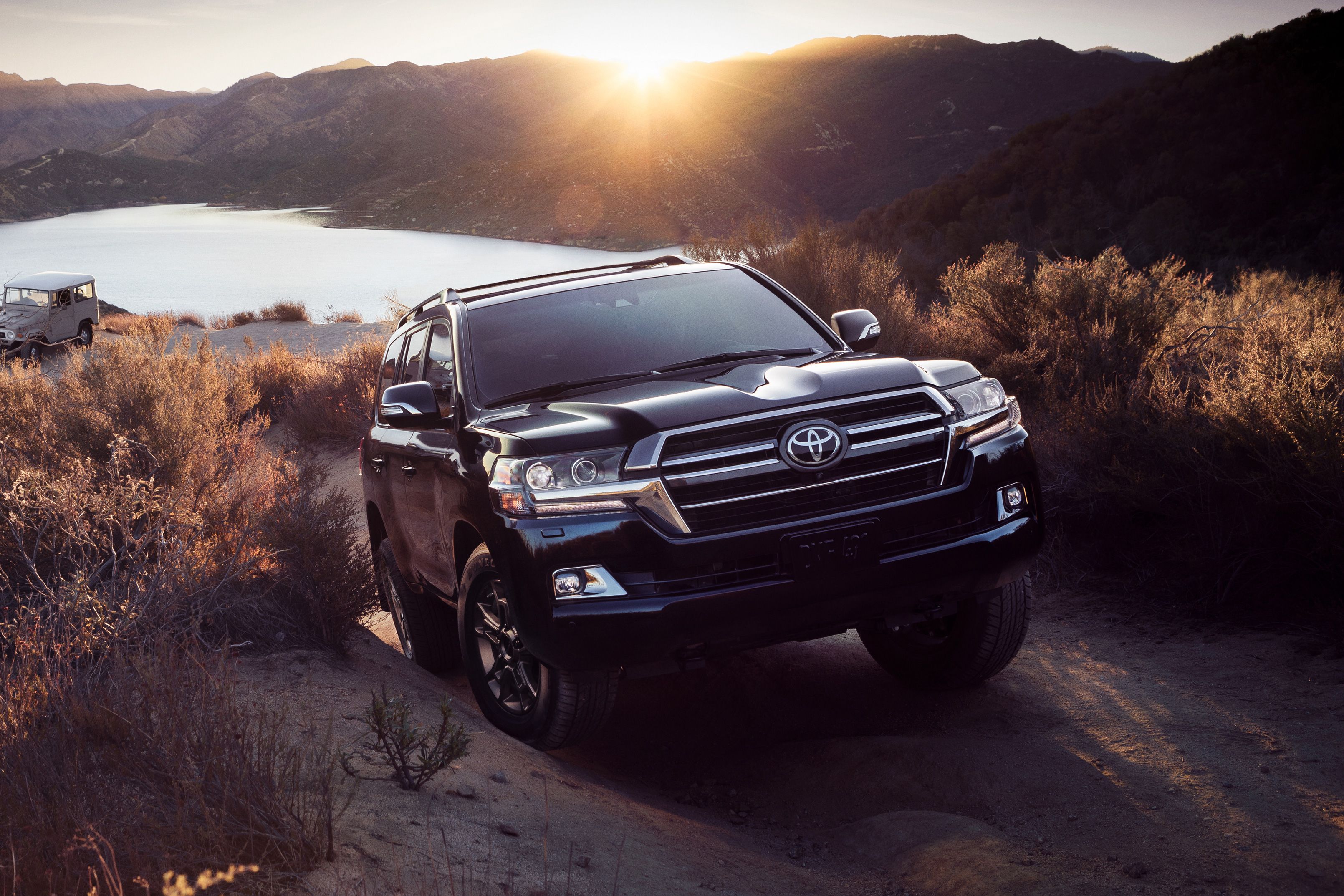 Giá xe Toyota Land Cruiser Đà Nẵng