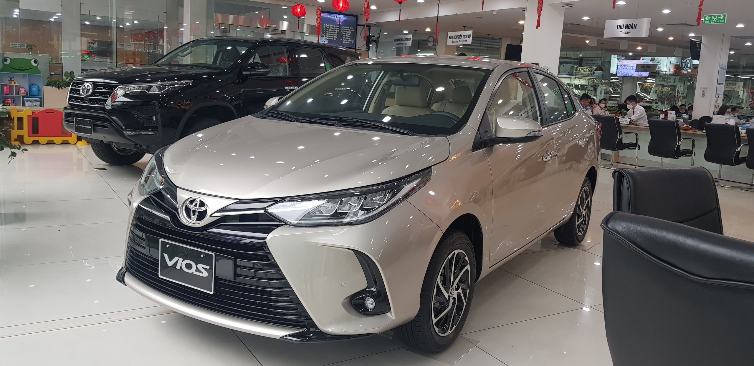 Mẫu xe Toyota Vios 1.5e MT trẻ trung