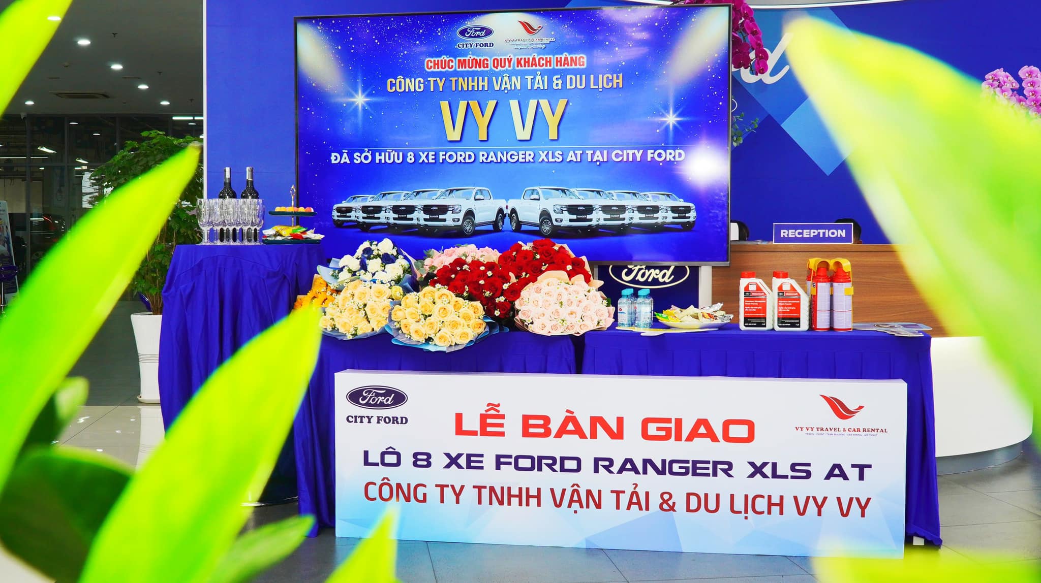 Công ty TNHH Vận Tải và Du Lịch Vy Vy nhận lô 8 xe Ford Ranger XLS