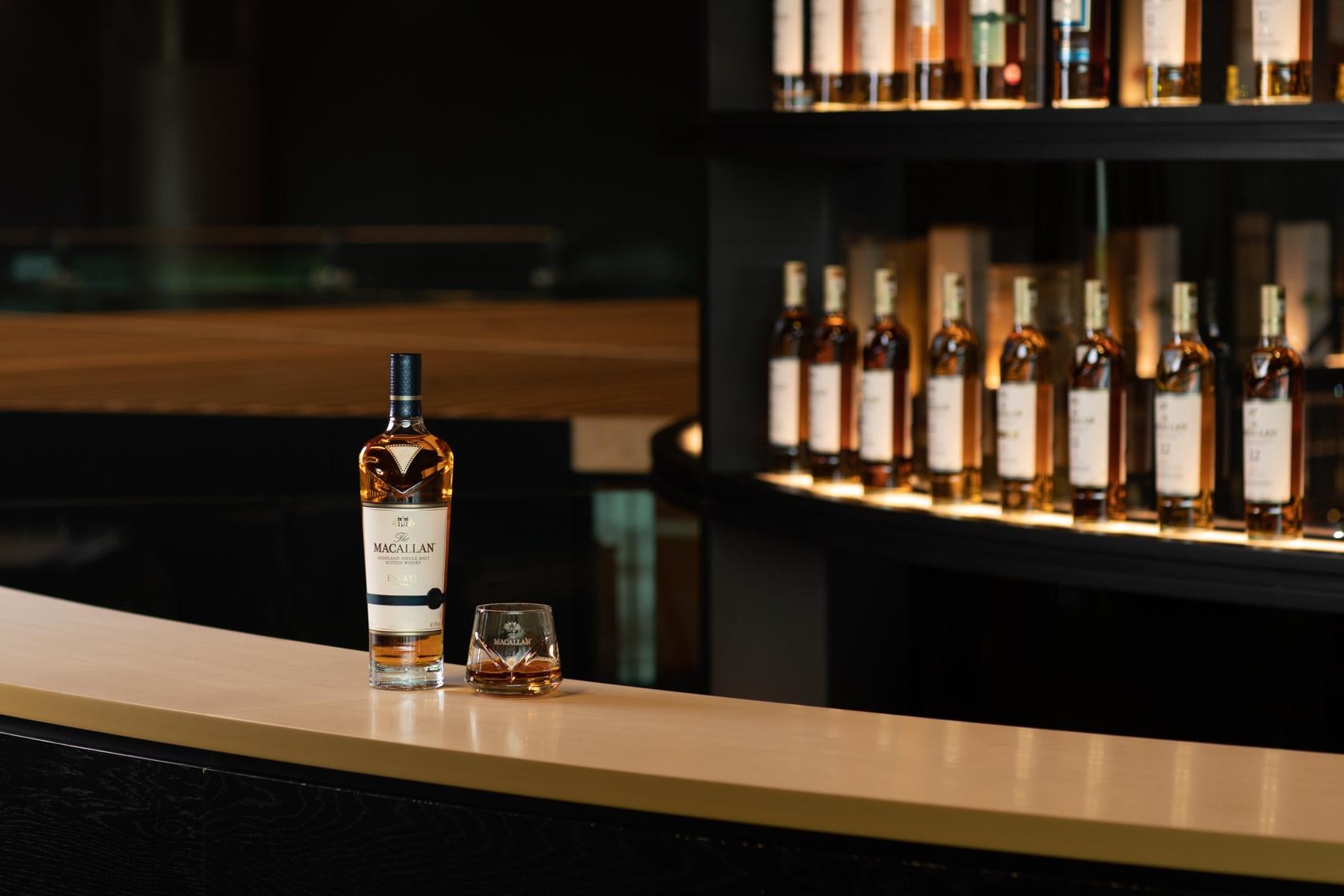 Điểm qua những chai rượu Macallan có thiết kế sang trọng và đẳng cấp làm quà biếu tặng