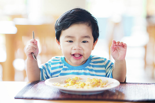 Ba mẹ nên làm gì để cải thiện biếng ăn ở trẻ