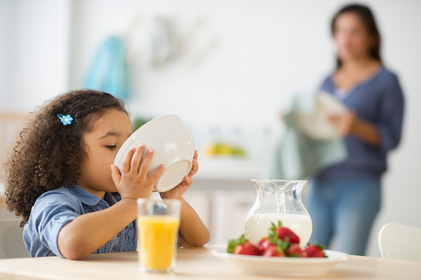 Ba mẹ nên làm gì để cải thiện biếng ăn ở trẻ