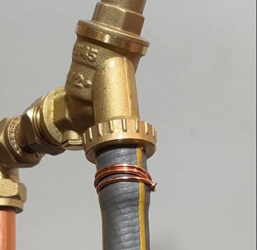 Cách Buộc Nối Ống Nước Mềm vào Đầu Cấp : Mẹo Vặt Hiệu Quả