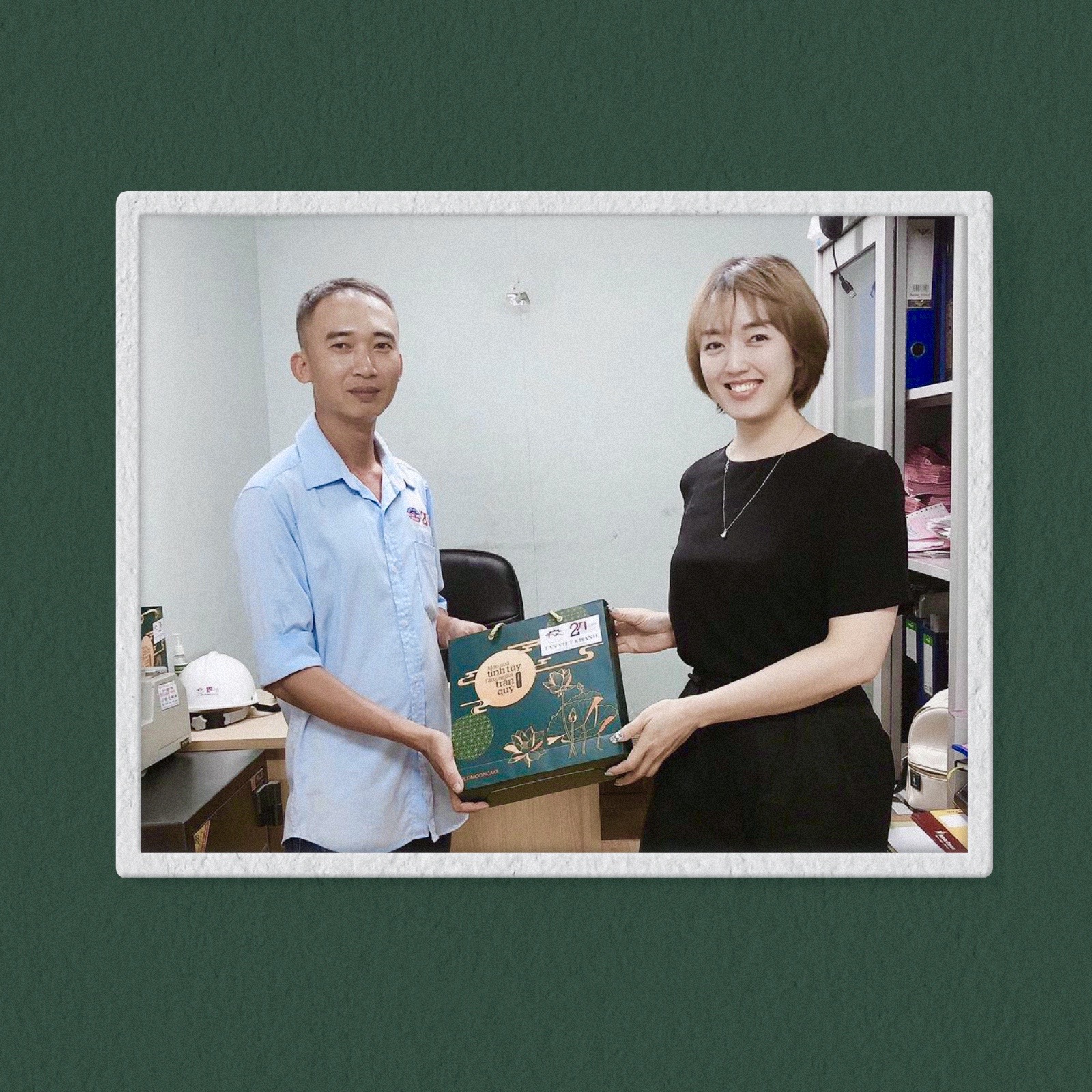 Trung Thu thưởng thức bánh. Cùng Tân Việt Khánh đoàn viên.