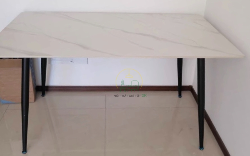 Bàn ăn mặt đá chân đen - BAS002
