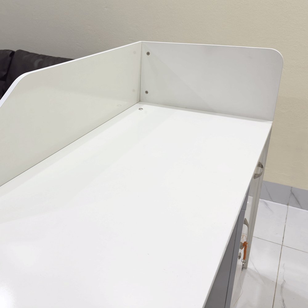 Quầy lễ tân QLTS017 - Màu trắng + chì