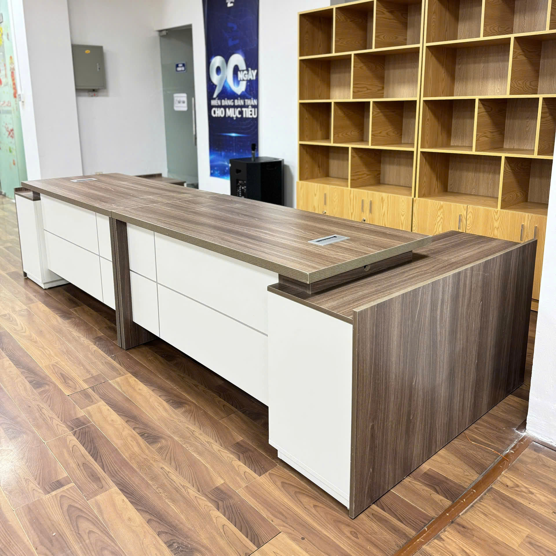 Bàn giám đốc giá rẻ