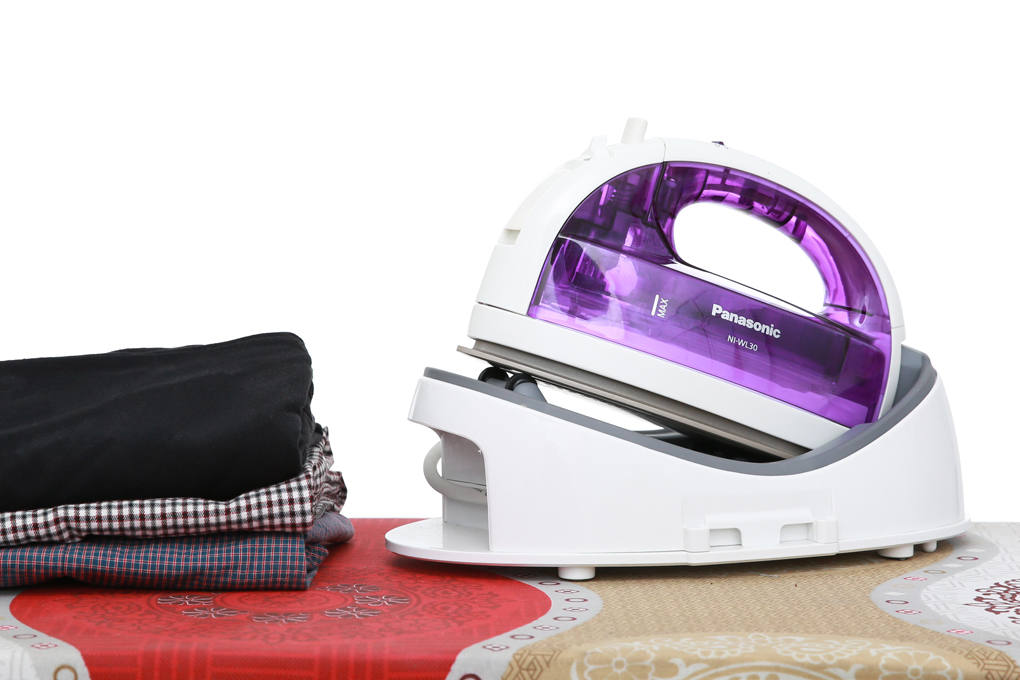 Bàn là hơi nước không dây Panasonic NI-WL30VRA