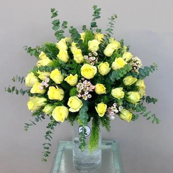 Cắm hoa mỗi ngày cho văn phòng