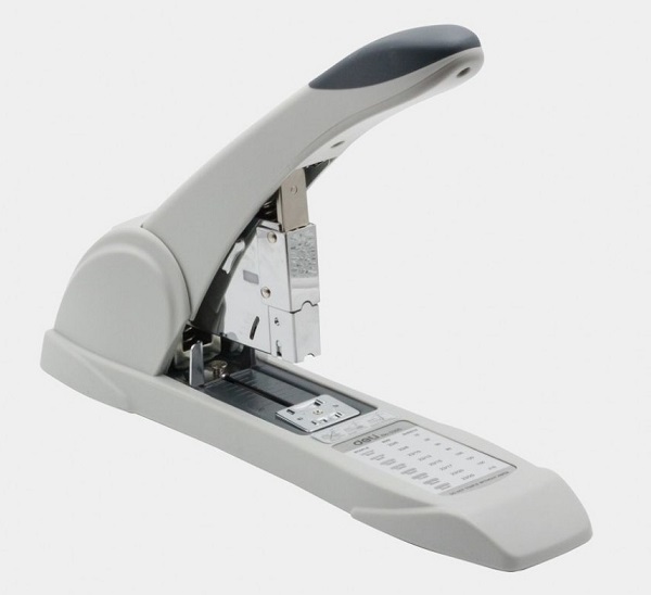 Dập Ghim Để Bàn Deli 0395 - Dập Tối Đa 210 Tờ Giấy