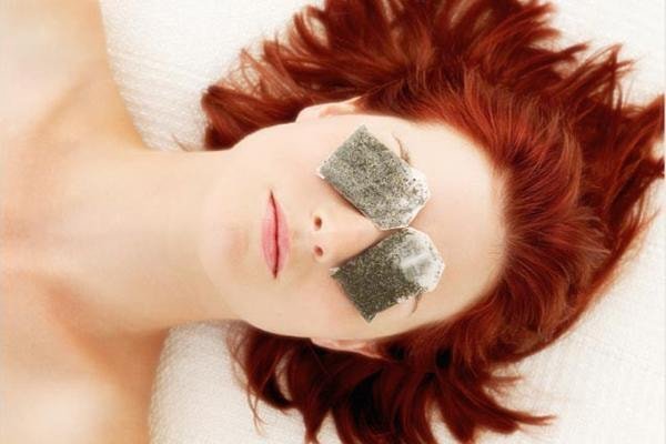 1. Điều trị khô mắt bằng Túi trà lọc