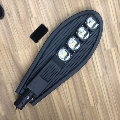 Đèn đường led 200w mã sản phẩm ZLX200 ZALAA hình chiếc lá bảo hành 2 năm