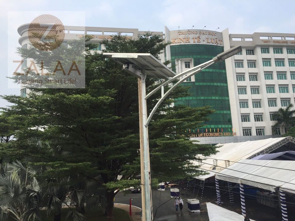 Dự án chiếu sáng khuôn viên trường Đại học Kinh tế Luật TP Hồ Chí Minh sử dụng đèn năng lượng mặt trời Zalaa Solar Lighting 