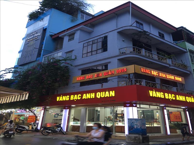 Nhà mặt phố cổ