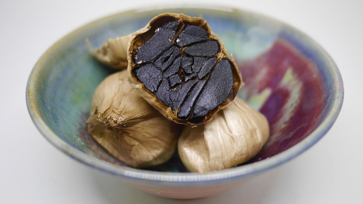 Các cách làm tỏi đen tại nhà Các cách làm tỏi đen tại nhà