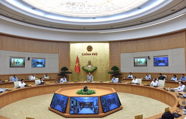 Thủ tướng: Tính toán chặt chẽ trước khi quyết định giãn cách xã hội