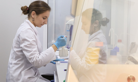 Dịch COVID-19 ngày 21-8: Mỹ tuyển 60.000 tình nguyện viên thử vắc xin