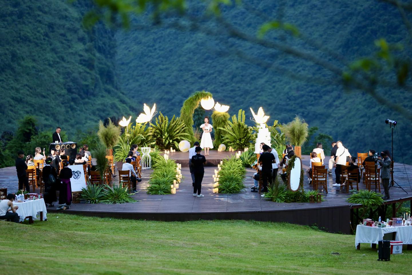 ĐÁM CƯỚI TRÊN MÂY TẠI H'MONG VILLAGE