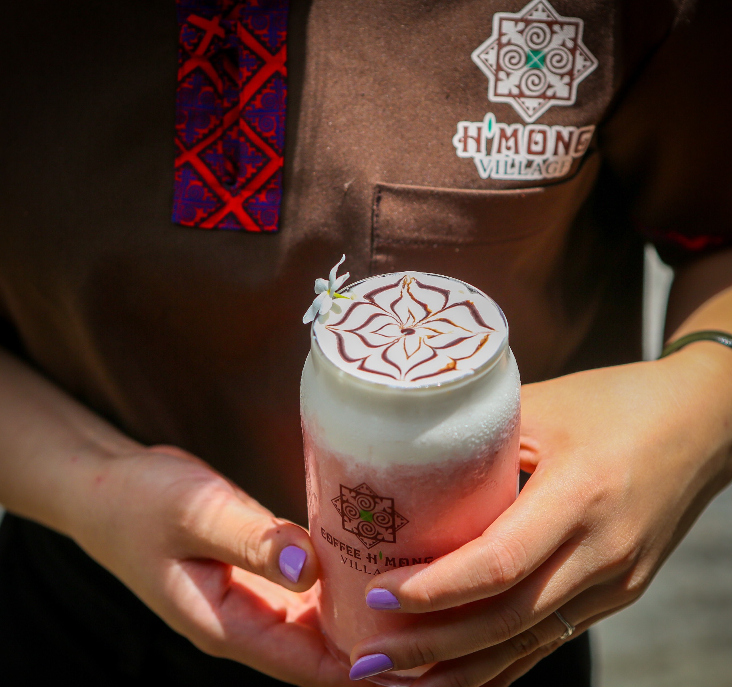 Khám Phá Quầy Bar của H’mong Village với view núi thơ mộng!
