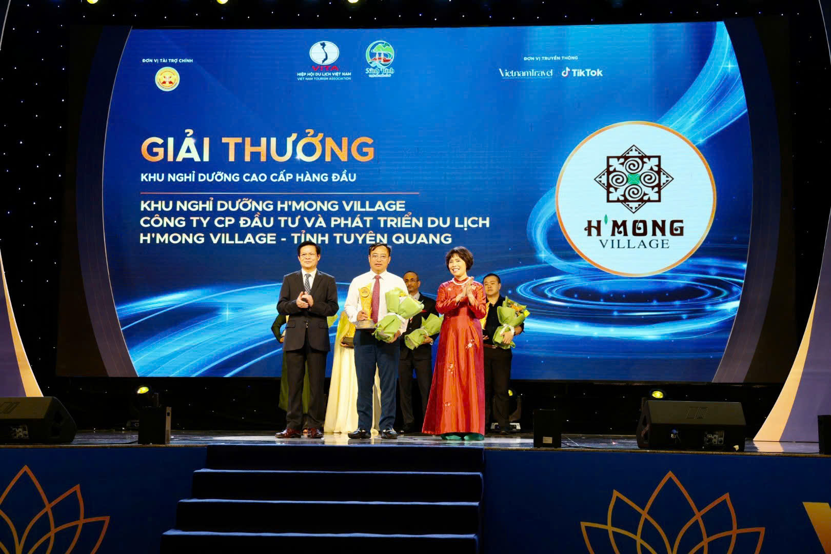 H’Mong Village Nhận Danh Hiệu Khu Nghỉ Dưỡng Cao Cấp Hàng Đầu Năm 2025: Hành Trình Kiến Tạo Bản Sắc Và Du Lịch Bền Vững