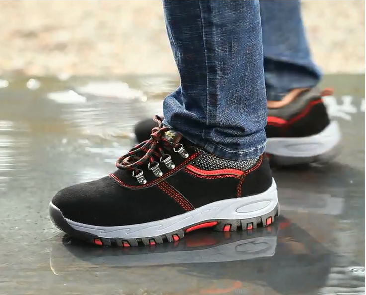 7 LÝ DO NÊN SỬ DỤNG GIÀY BẢO HỘ MŨI SẮT ĐẾ THÉP