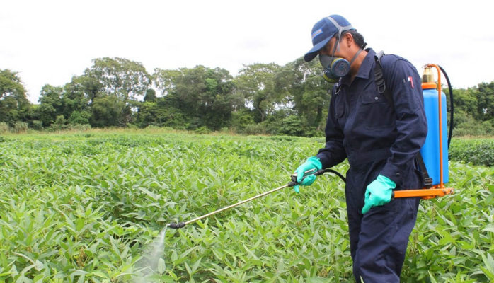 LƯU Ý  SỬ DỤNG QUẦN ÁO BẢO HỘ NÔNG NGHIỆP KHI PHUN THUỐC TRỪ SÂU