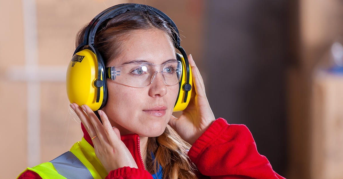 VÌ SAO PHẢI SỬ DỤNG THIẾT BỊ CHỐNG ỒN TRONG LAO ĐỘNG?