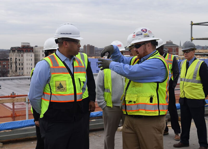 4 LÝ DO NÊN TRANG BỊ ÁO LƯỚI PHẢN QUANG