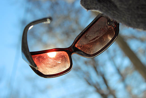 CÁCH LÀM MỜ VẾT XƯỚC TRÊN KÍNH BẢO HỘ HIỆU QUẢ             