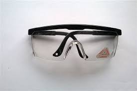 Tại sao nên chọn kính bảo hộ gọng đen Đài Loan?