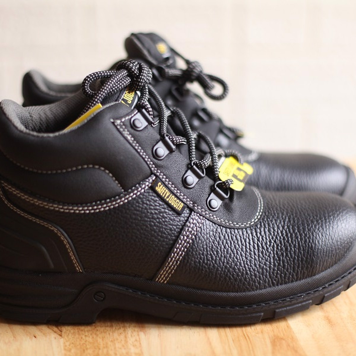 Cách bảo quản giày bảo hộ lao động hiệu quả