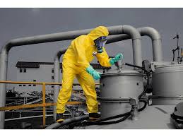 Tác dụng của quần áo chống hóa chất khi làm việc