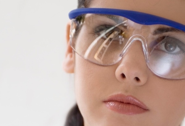 CÁCH CHỌN KÍNH BẢO HỘ TỐT VÀ PHÙ HỢP