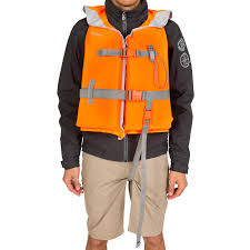 mặc áo phao cứu sinh đúng cách