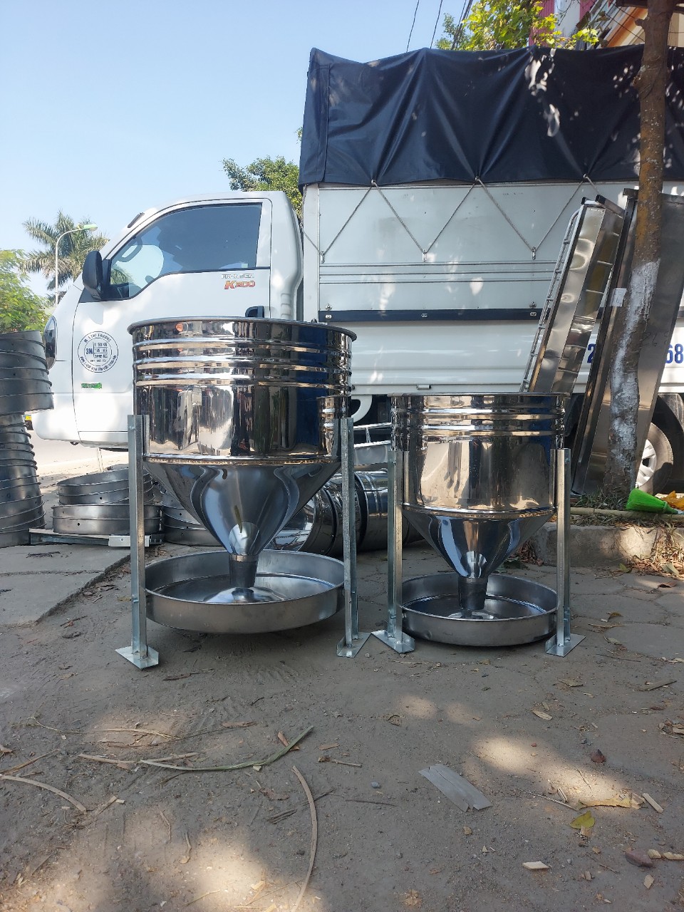 Máng ăn inox cho gà loại 1 bao,2 bao. – Cung cấp thiết bị và dụng cụ ...