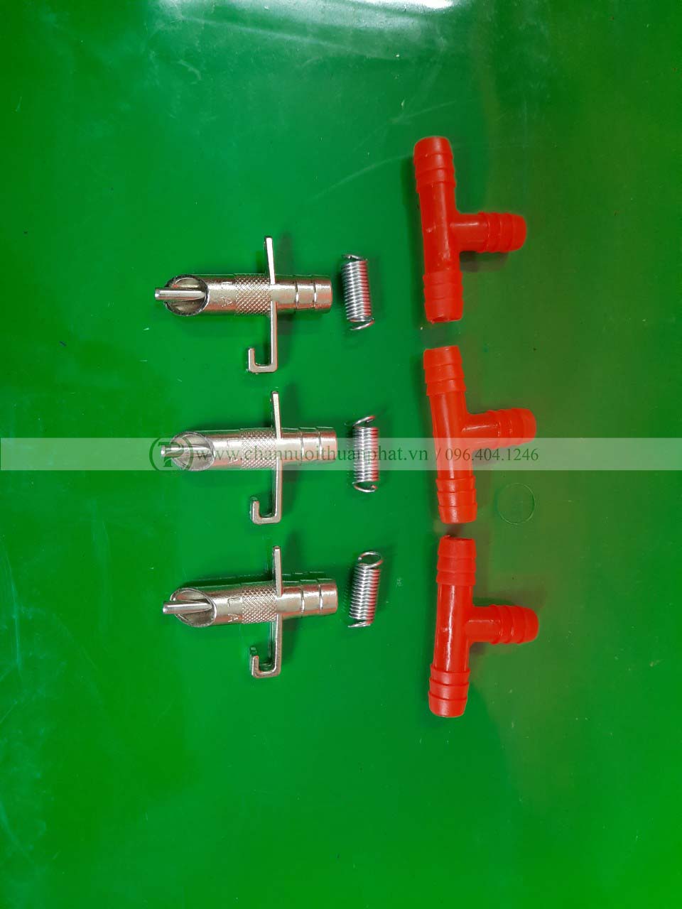Núm uống nước tự động cho thỏ
