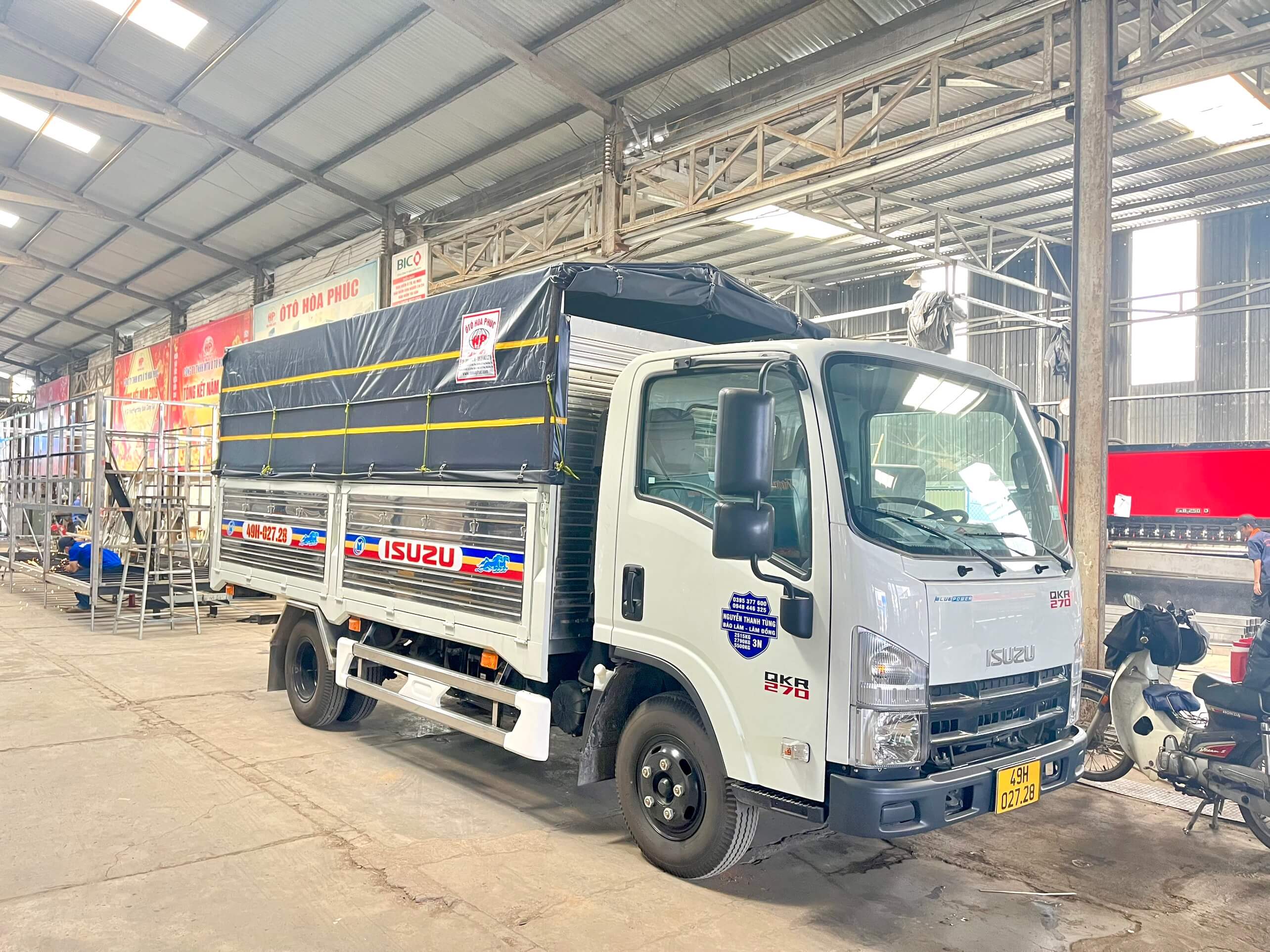 ISUZU QMR 210