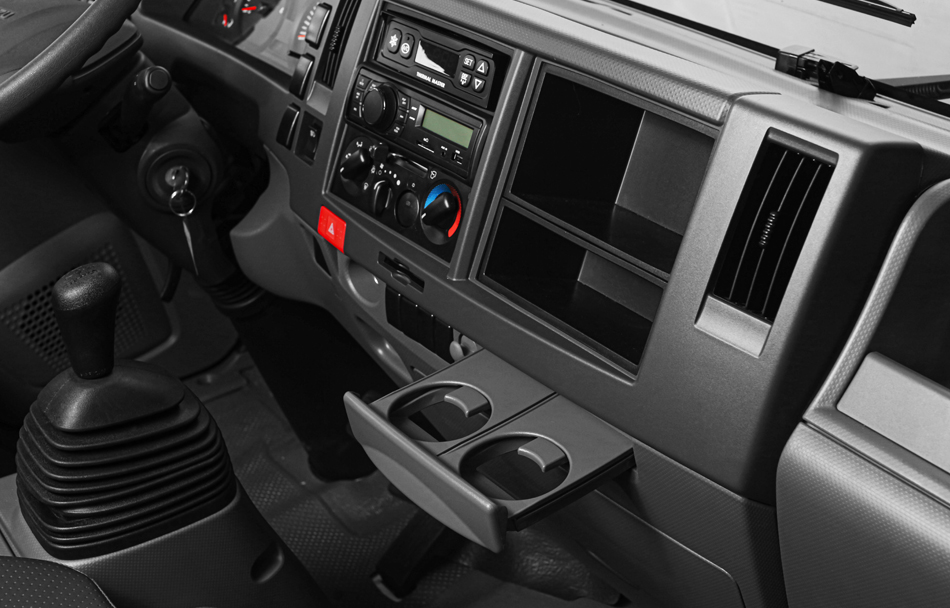 ISUZU QMR 210
